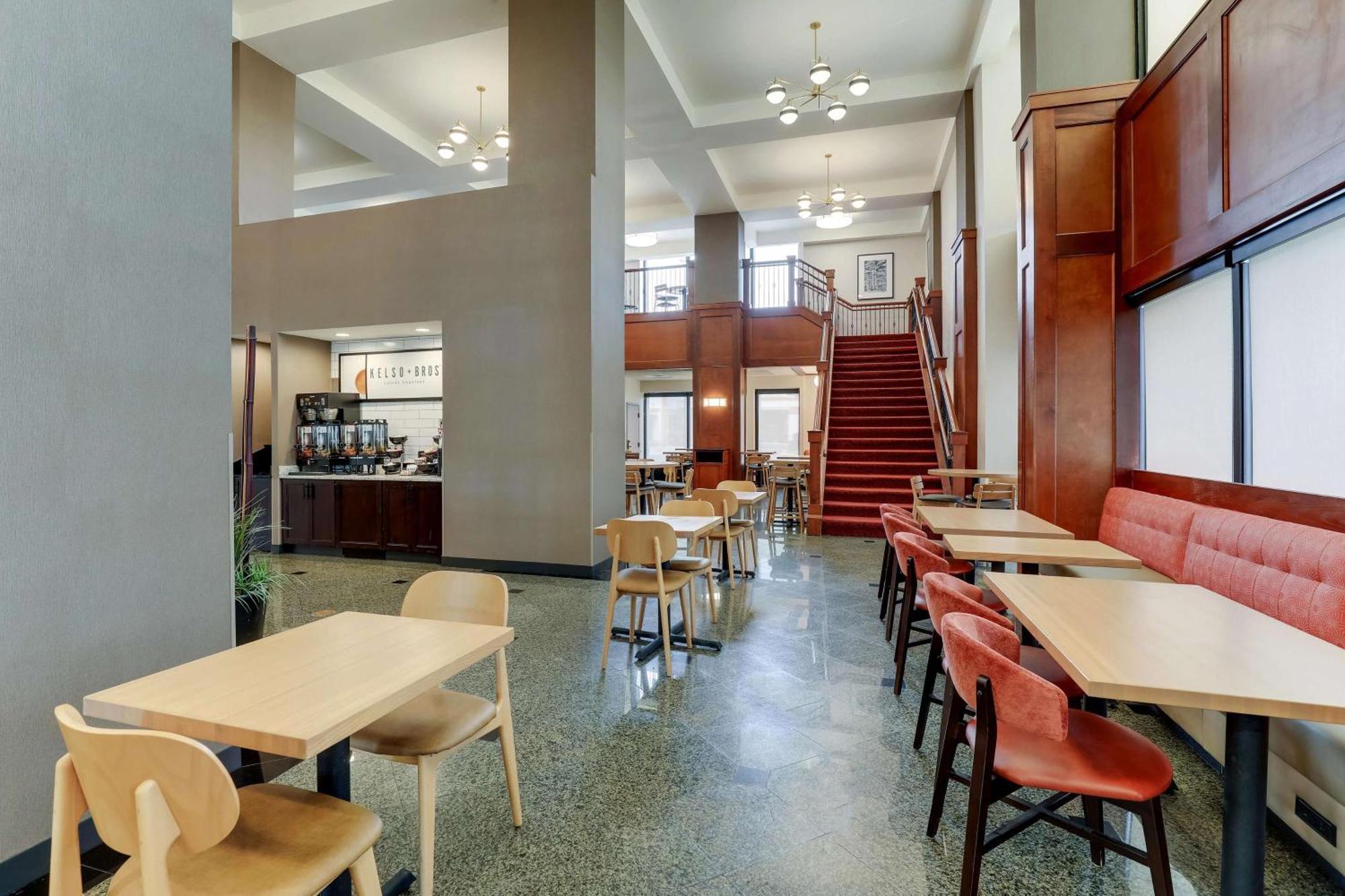 Drury Inn & Suites Birmingham Lakeshore Drive ภายนอก รูปภาพ
