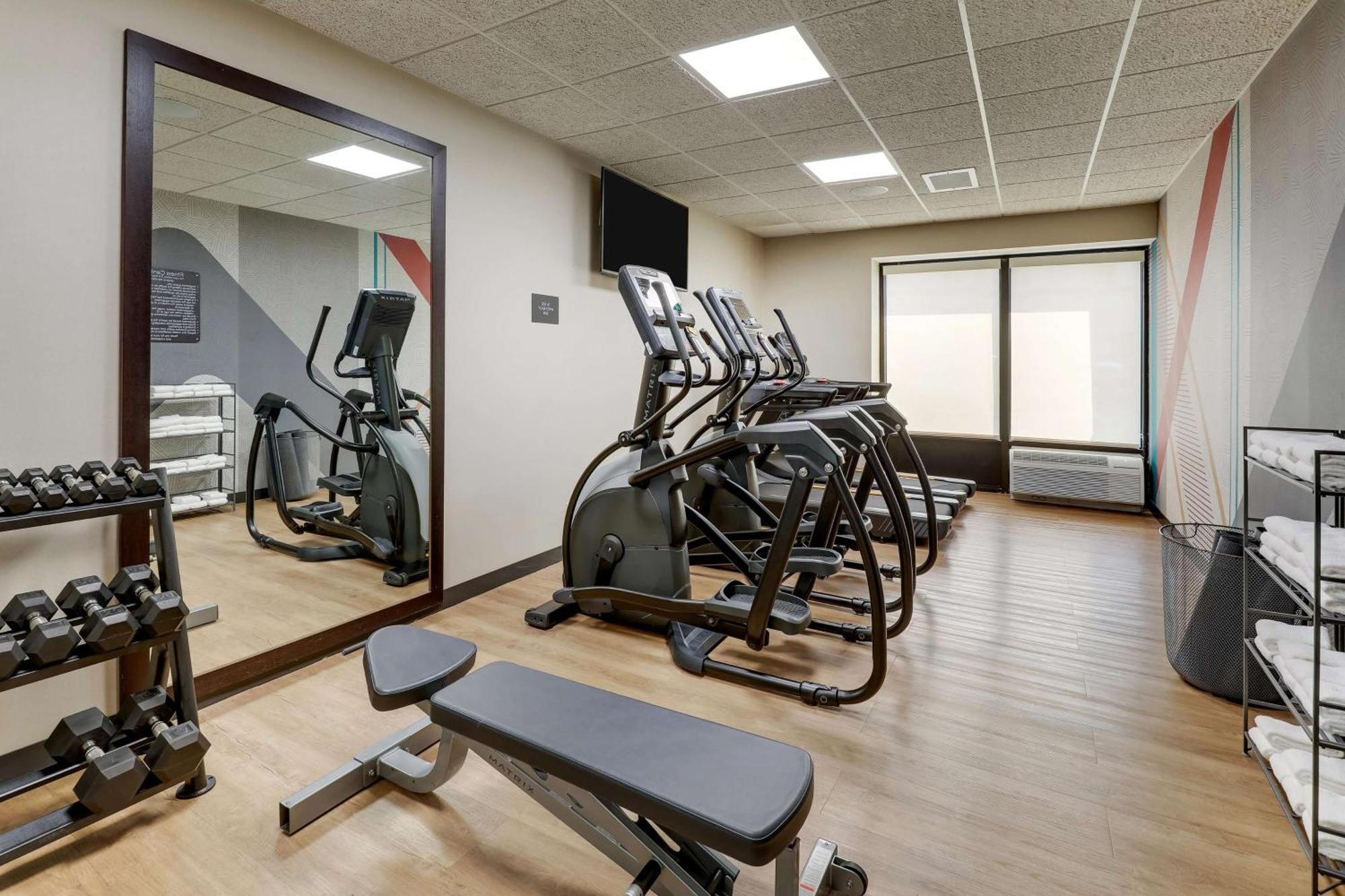 Drury Inn & Suites Birmingham Lakeshore Drive ภายนอก รูปภาพ