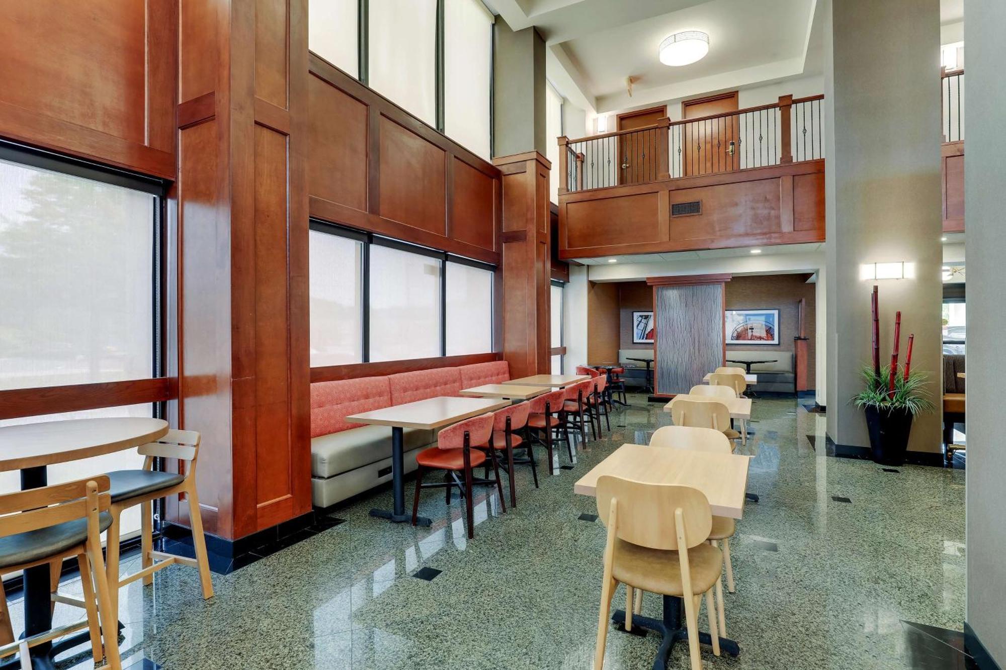 Drury Inn & Suites Birmingham Lakeshore Drive ภายนอก รูปภาพ