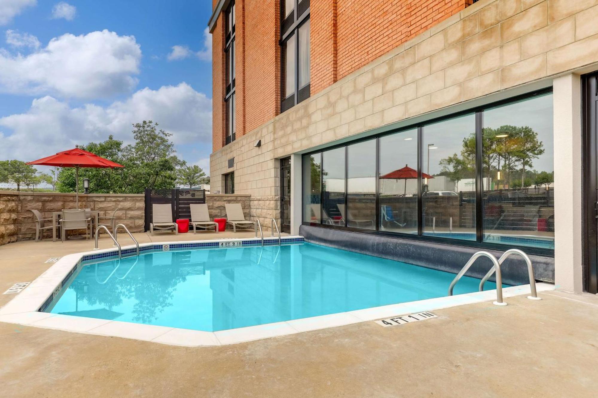 Drury Inn & Suites Birmingham Lakeshore Drive ภายนอก รูปภาพ
