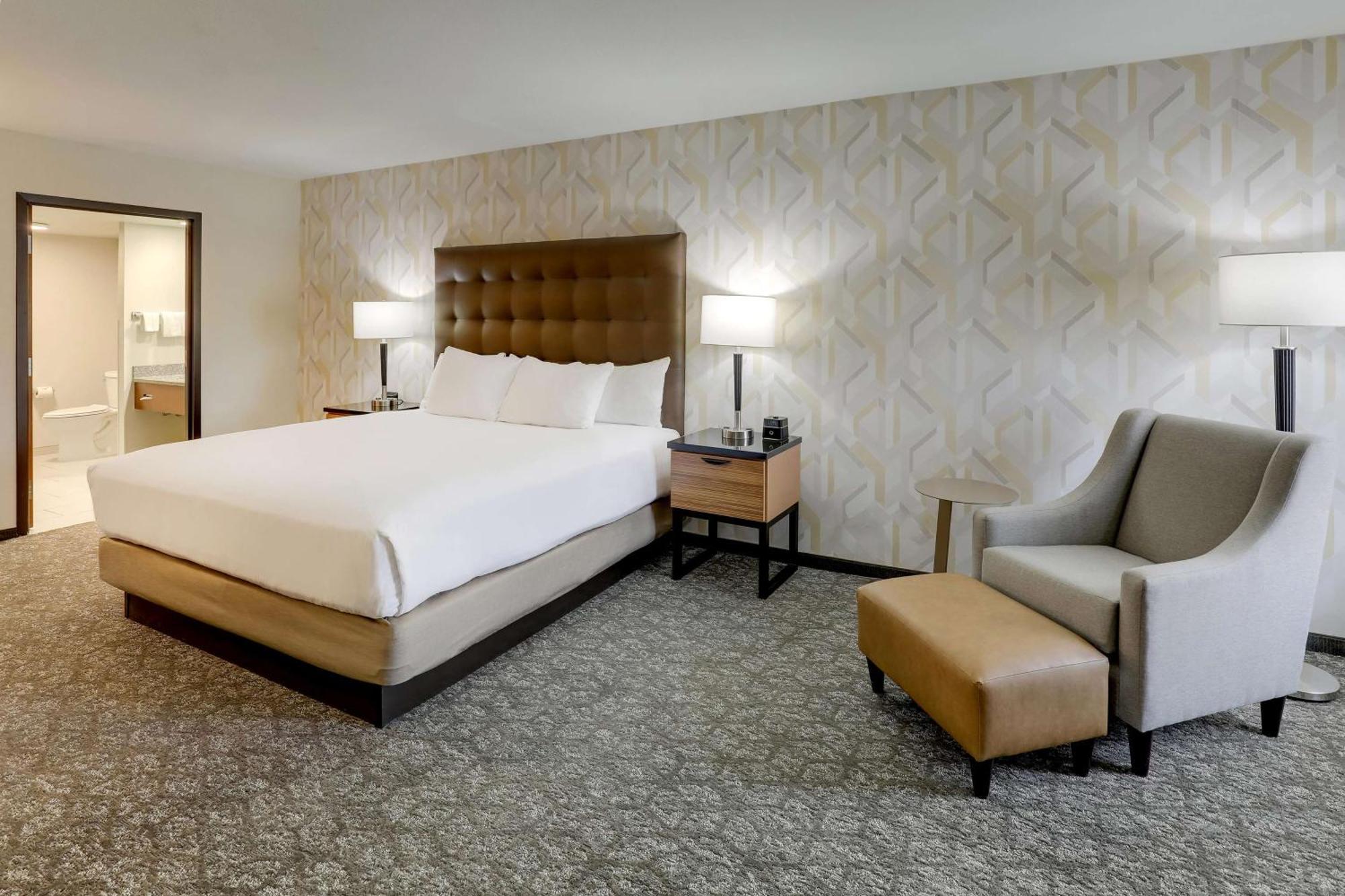 Drury Inn & Suites Birmingham Lakeshore Drive ภายนอก รูปภาพ
