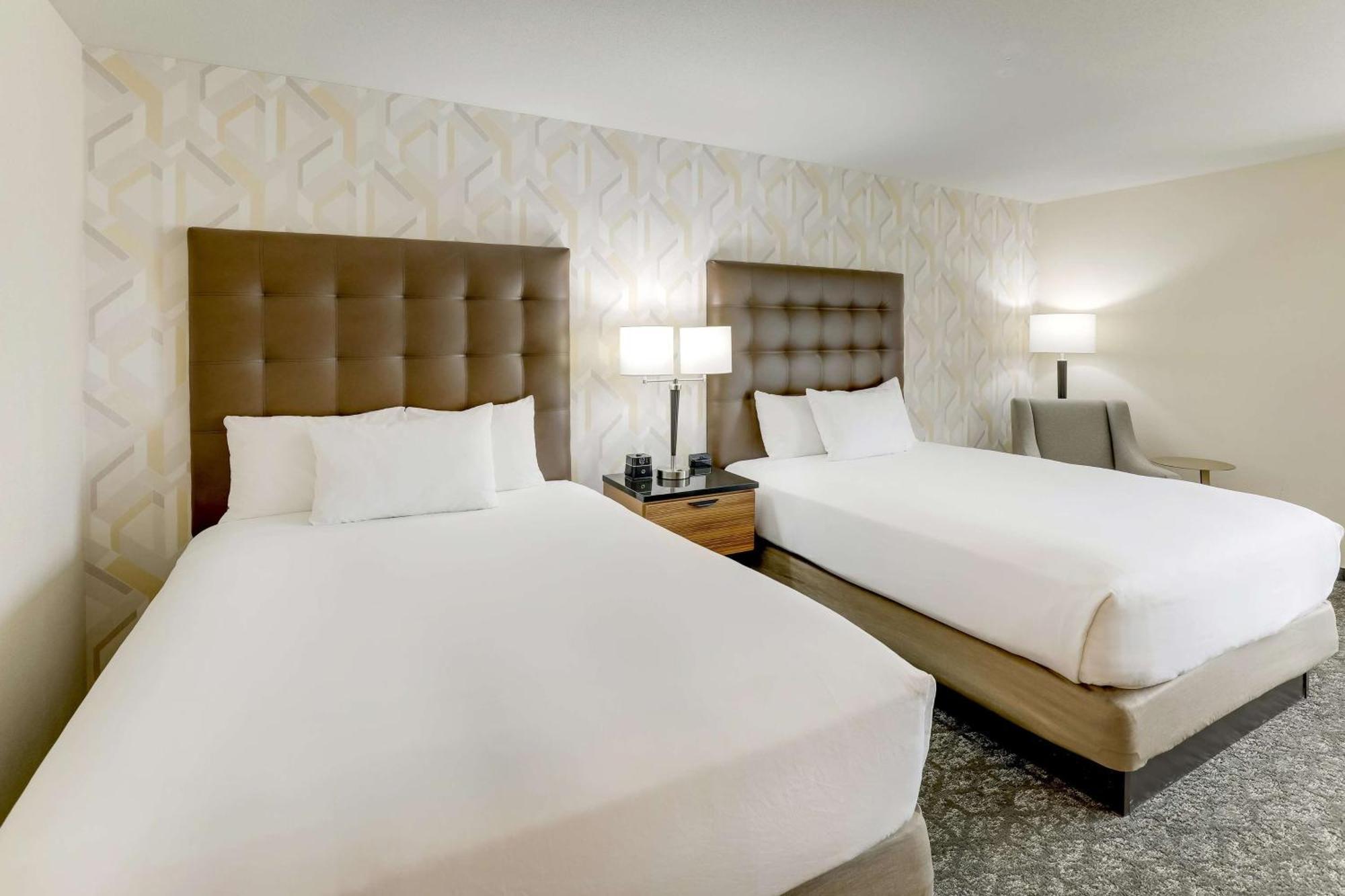 Drury Inn & Suites Birmingham Lakeshore Drive ภายนอก รูปภาพ