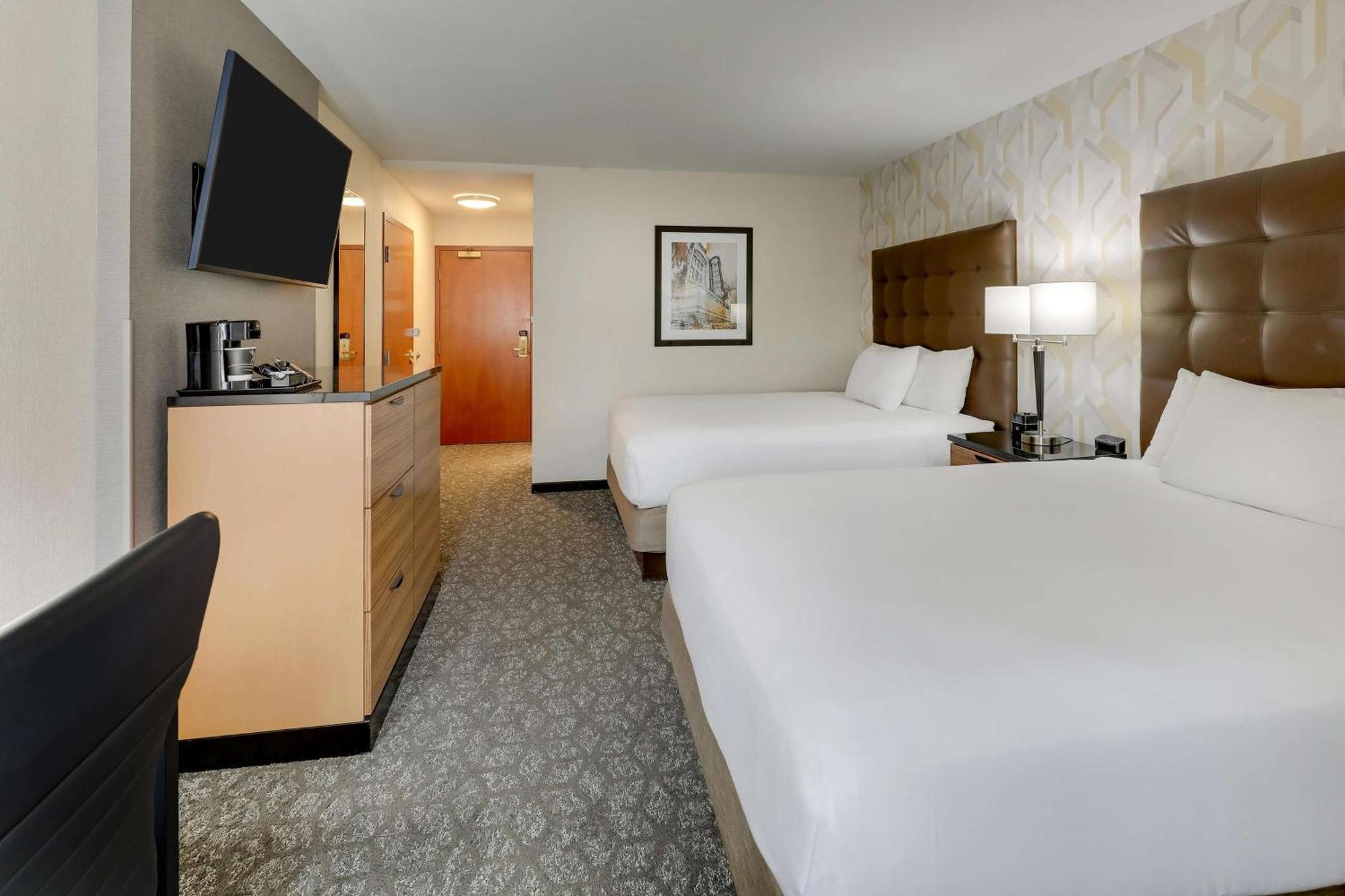 Drury Inn & Suites Birmingham Lakeshore Drive ภายนอก รูปภาพ