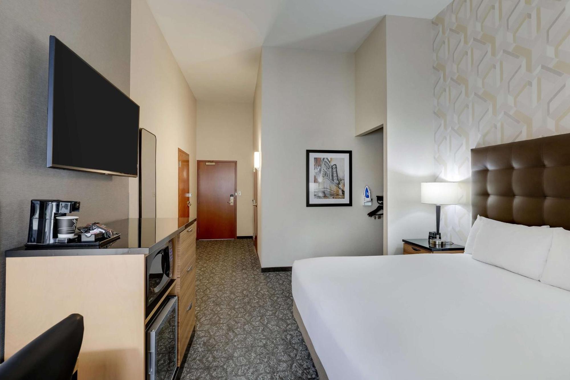 Drury Inn & Suites Birmingham Lakeshore Drive ภายนอก รูปภาพ
