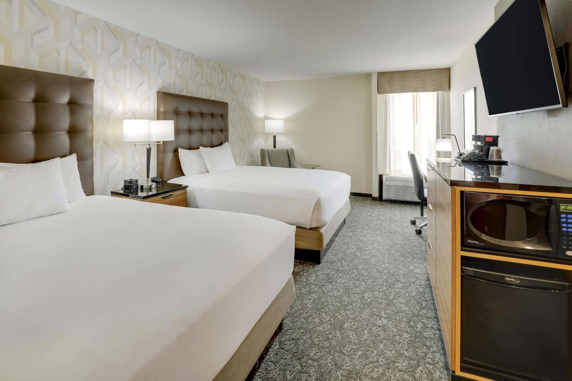 Drury Inn & Suites Birmingham Lakeshore Drive ภายนอก รูปภาพ