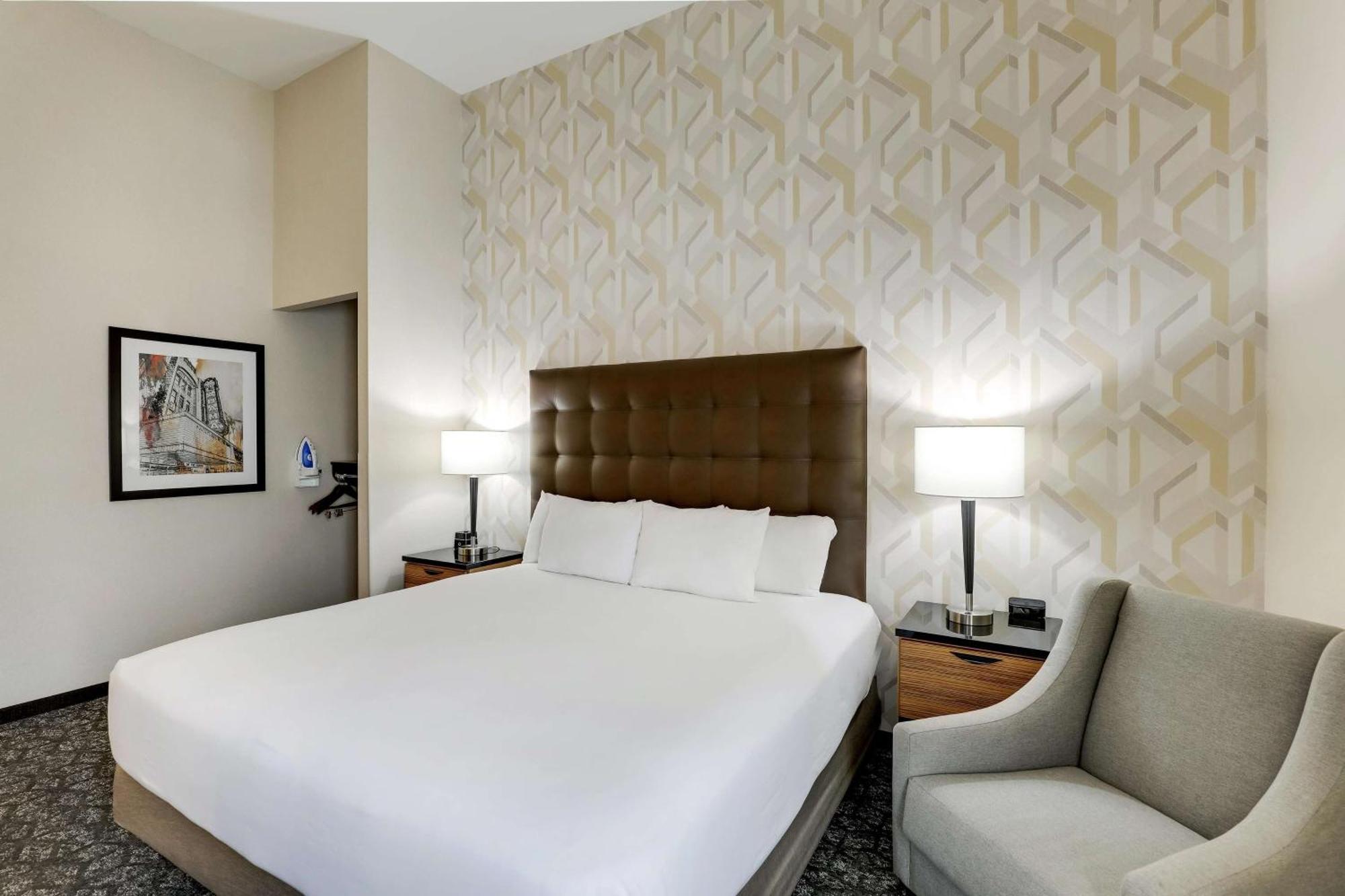 Drury Inn & Suites Birmingham Lakeshore Drive ภายนอก รูปภาพ