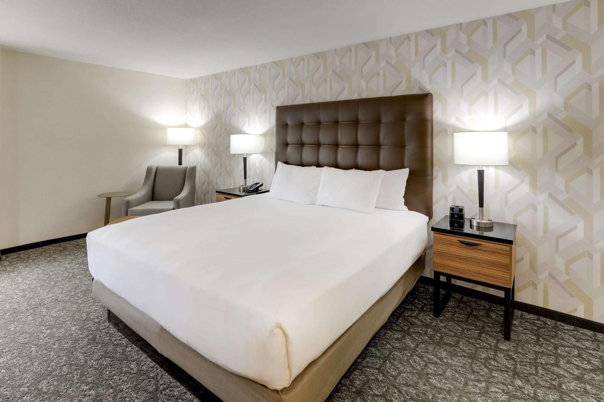 Drury Inn & Suites Birmingham Lakeshore Drive ภายนอก รูปภาพ