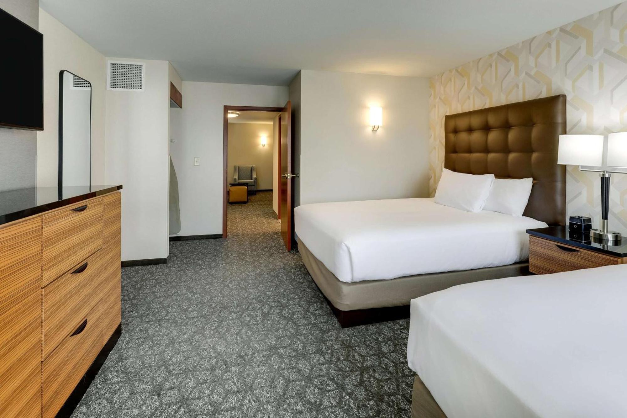 Drury Inn & Suites Birmingham Lakeshore Drive ภายนอก รูปภาพ