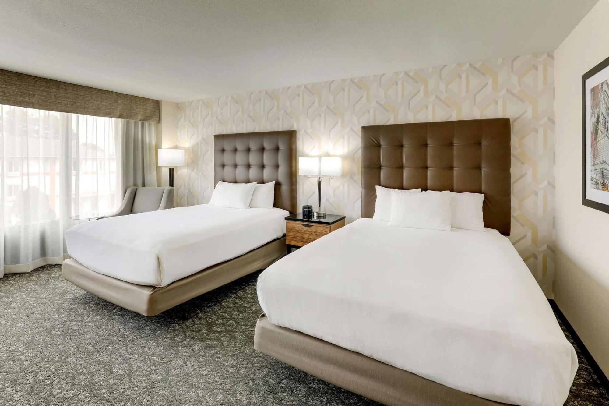 Drury Inn & Suites Birmingham Lakeshore Drive ภายนอก รูปภาพ