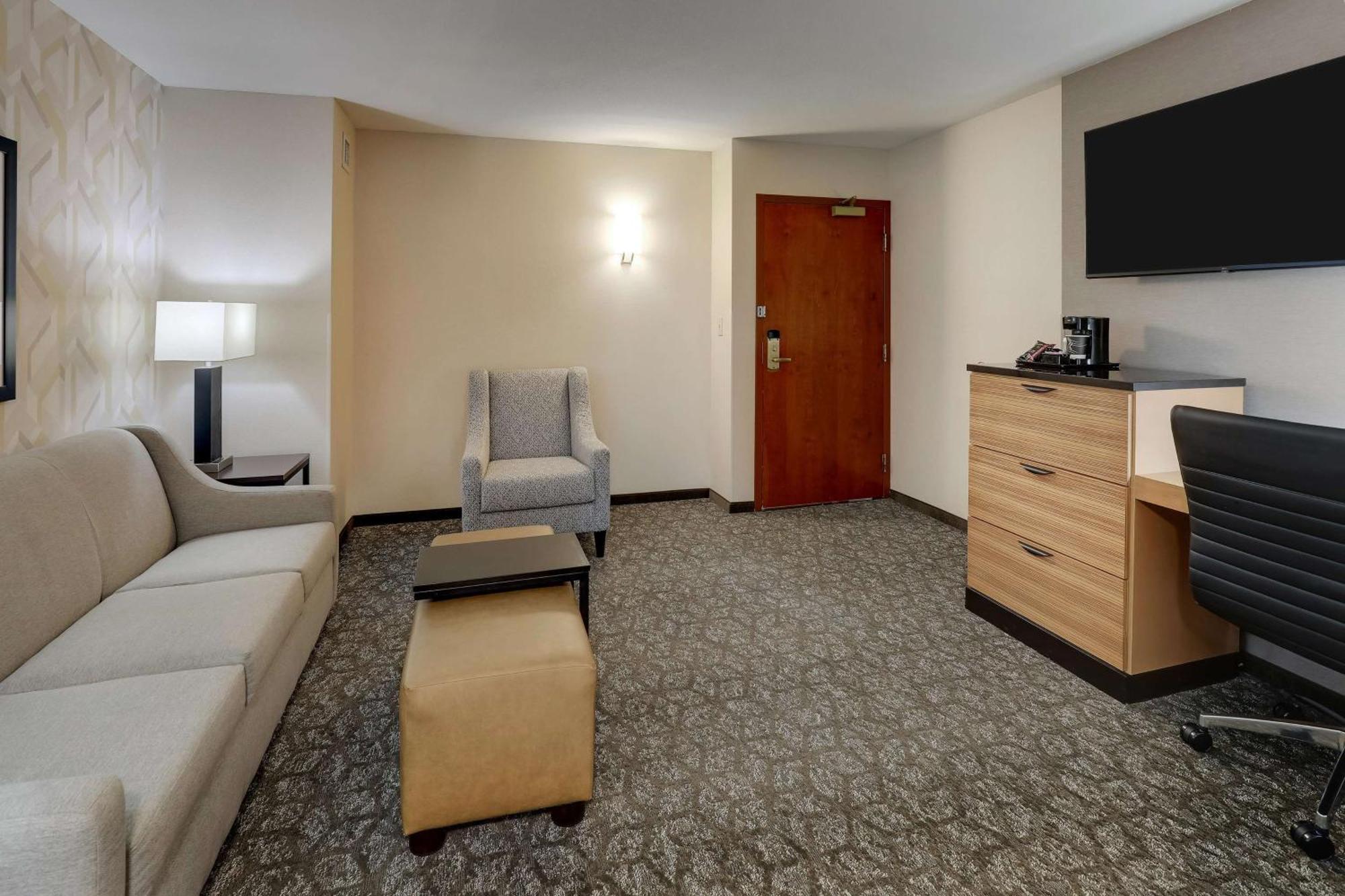 Drury Inn & Suites Birmingham Lakeshore Drive ภายนอก รูปภาพ