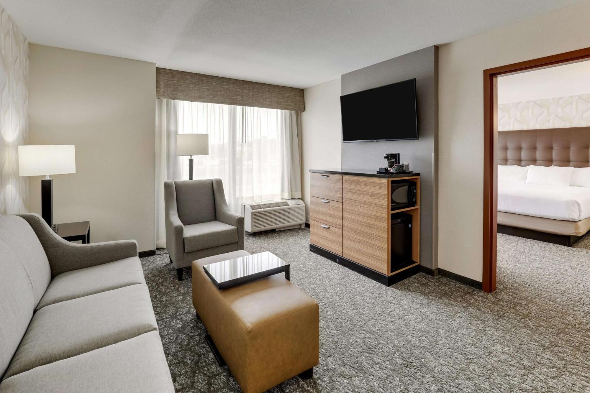 Drury Inn & Suites Birmingham Lakeshore Drive ภายนอก รูปภาพ