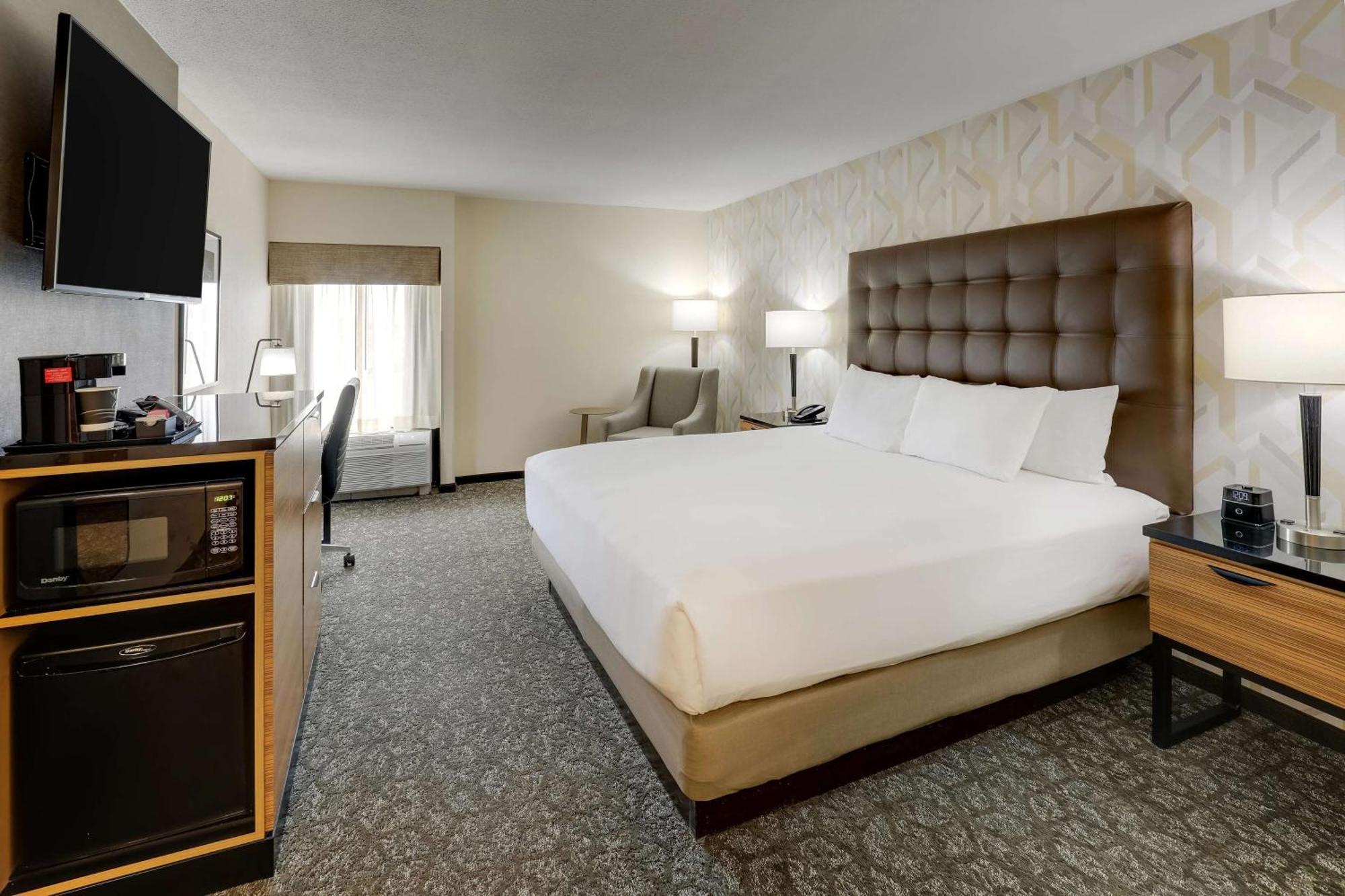 Drury Inn & Suites Birmingham Lakeshore Drive ภายนอก รูปภาพ