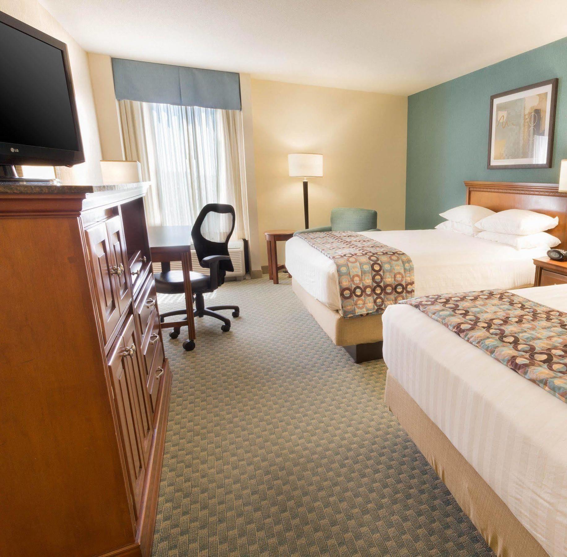 Drury Inn & Suites Birmingham Lakeshore Drive ภายนอก รูปภาพ