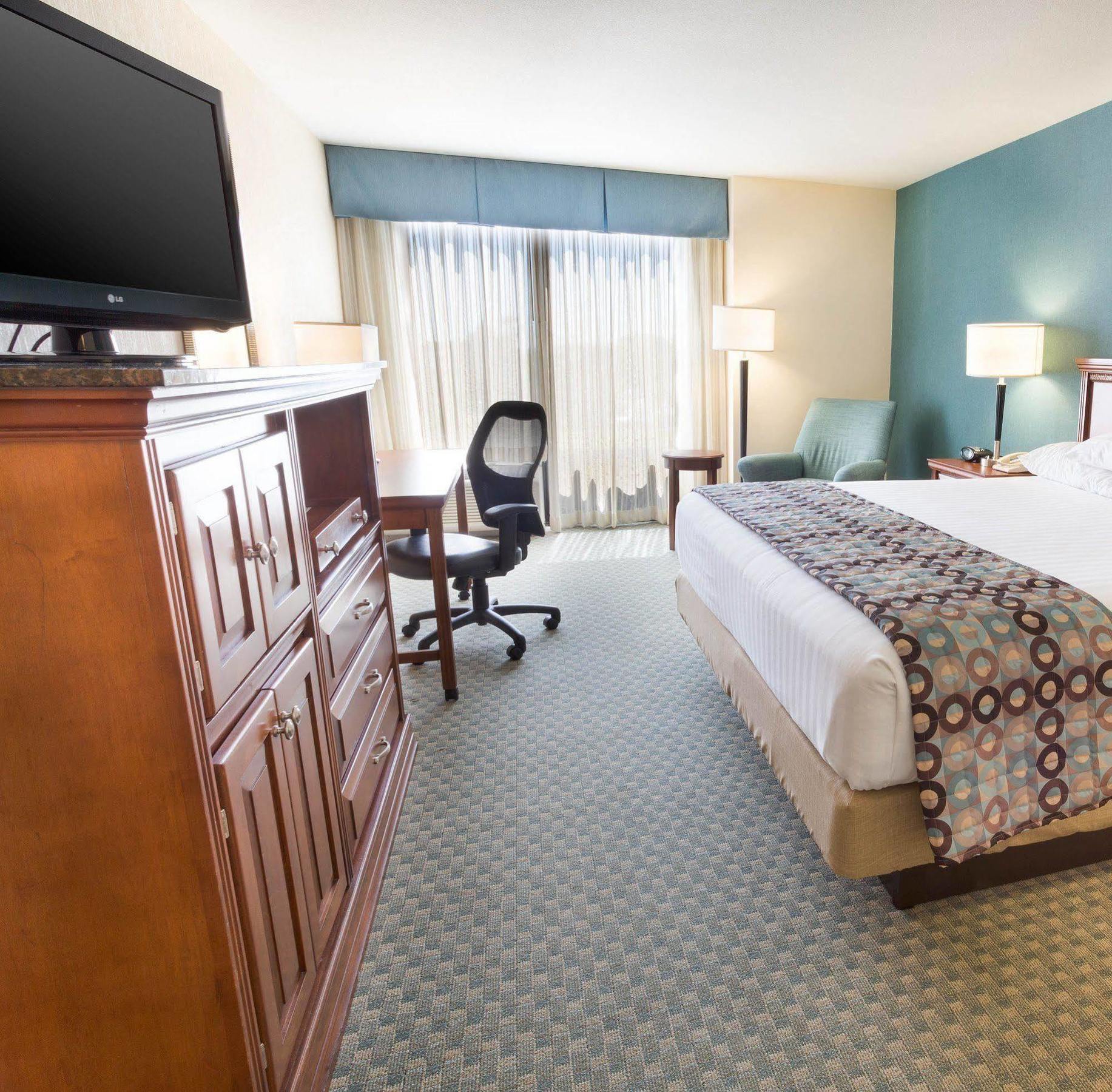 Drury Inn & Suites Birmingham Lakeshore Drive ภายนอก รูปภาพ